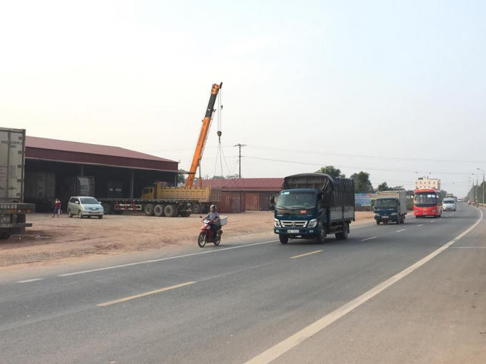 Người dân địa phương cho biết, trước đây khu vực này là ruộng và có đủ các hộ lan.