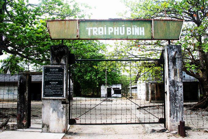 Cổng trại giam Phú Bình.