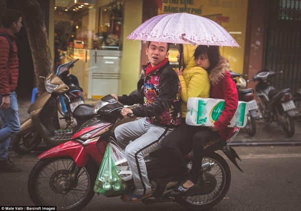 Đôi lúc có những cảnh vi phạm giao thông không hề nhẹ này nhưng âu đó cũng là nét riêng của vùng miền.