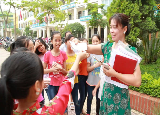 Niềm vui của c&aacute;c em học sinh tại lễ