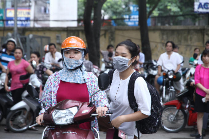 Gần 900.000 thí sinh bước vào buổi thi THPT quốc gia đầu tiên