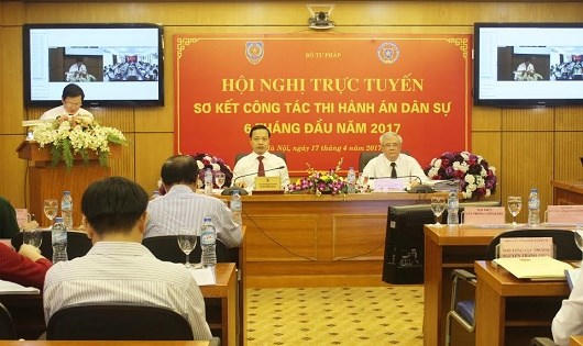 Thứ trưởng Bộ Tư pháp Trần Tiến Dũng tại Hội nghị sơ kết công tác thi hành án dân sự (THADS) 6 tháng đầu năm 2017.