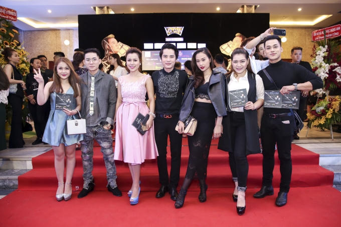 &ldquo;Diamond Show&rdquo; của Mr Đ&agrave;m được giới nghệ sỹ hết l&ograve;ng khen ngợi