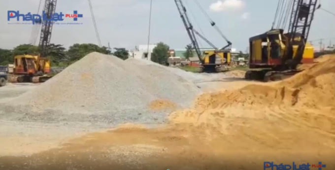 Mặc dù đã hết thời hạn cấp phép nhưng các bến thủy nội địa này vẫn hoạt động công khai một thời gian dài.