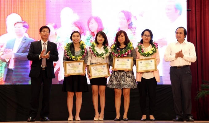 Các tác phẩm lọt vào chung khảo giải Báo chí được trao giấy chứng nhận.