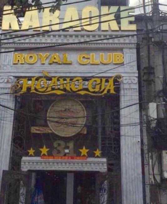 Quán karaoke Royal Club Hoàng Gia tại số 31 Nguyễn Khang, nơi xảy ra vụ việc.