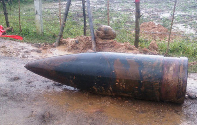 Vật thể được người dân phát hiện nghi là bom (ảnh minh họa).