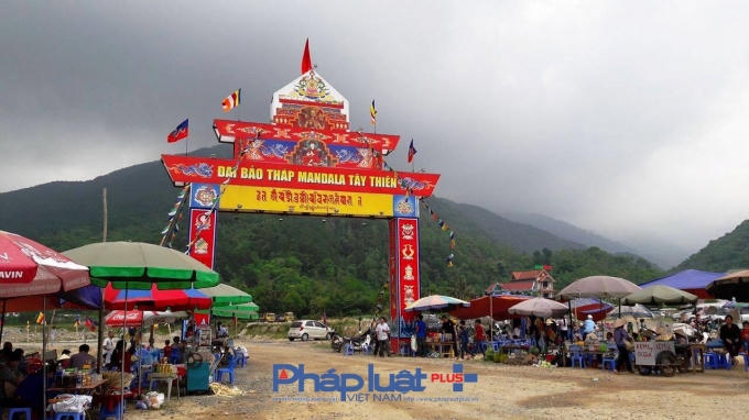 Gần 3 nghìn người tham dự đại lễ Phật Đản năm 2016 tại khu tâm linh Tây Thiên.
