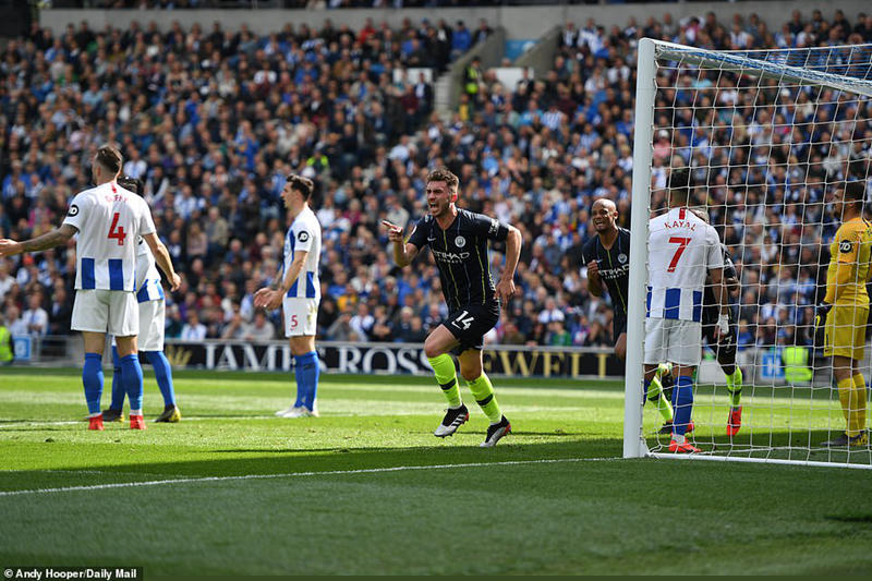 Giành trọn 3 điểm trước Brighton, Man City chính thức trở thành nhà vô địch của Ngoại hạng Anh 2018/2019 khi hơn đội xếp thứ 2- Liverpool duy nhất 1 điểm.