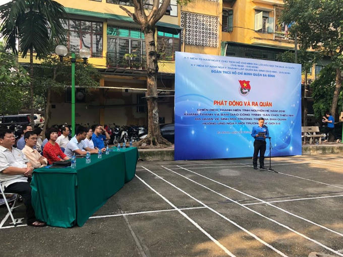 Ông Đặng Minh Đức - Phó bí thư quận Đoàn Ba Đình độc diễn văn phát động chiến dịch tình nguyện hè 2018