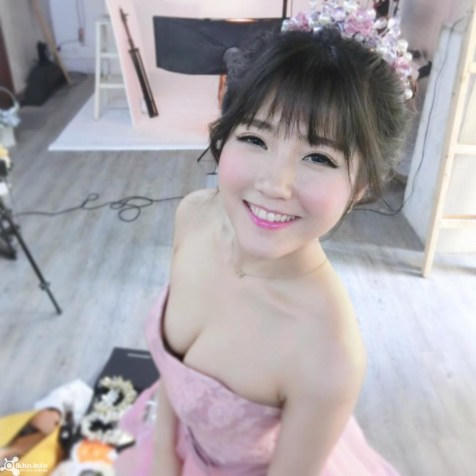Cô bé trà sữa ngọt ngào nhưng cũng không kém phần gợi cảm.