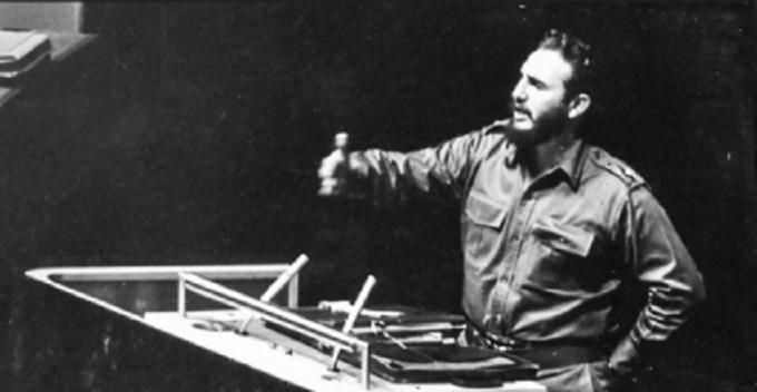 Nhiều nghi ngờ nhằm vào lãnh đạo Cuba Fidel Castro sau cái chết của Tổng thống Kennedy.