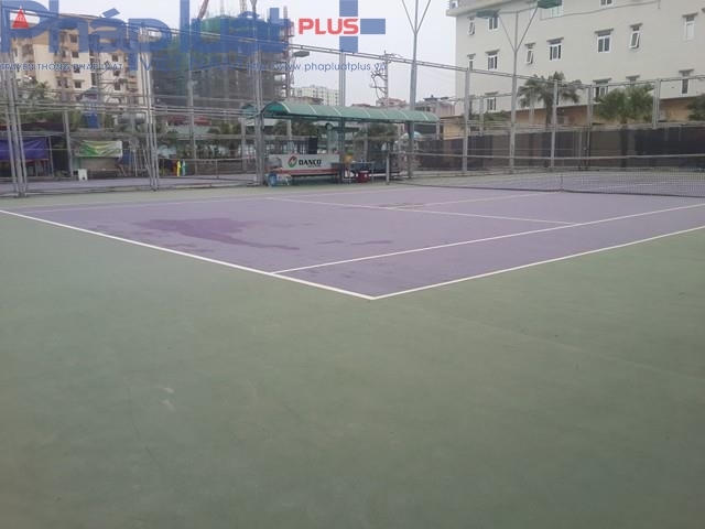 Sân tennis rộng hàng trăm m2 cũng được chủ đầu tư xây dựng trái phép trên đất dành cho xây dựng cây xanh, công viên.