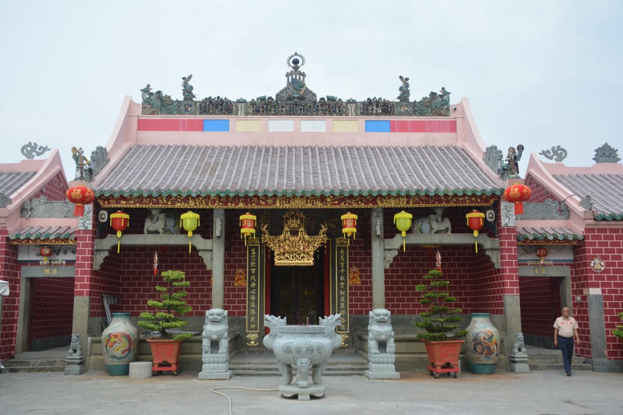 Tiền điện Thất phủ Cổ miếu (Chùa Ông)..