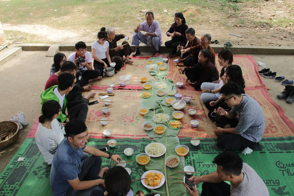 Trại phong Đá Bạc nằm giữa những ngọn đồi heo hút trên địa bàn xã Minh Phú, Sóc Sơn, TP Hà Nội. Năm 2013, trại được di dời đi nơi khác nhưng có 10 bệnh nhân vẫn quyết tâm ở lại.