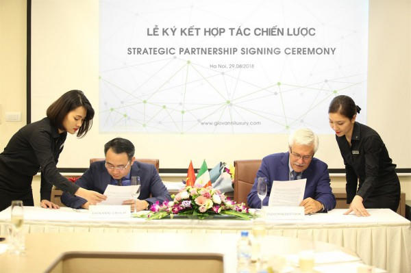 Lễ kí kết hợp tác chiến lược Giovanni Group và Francesco Turchi Studio.