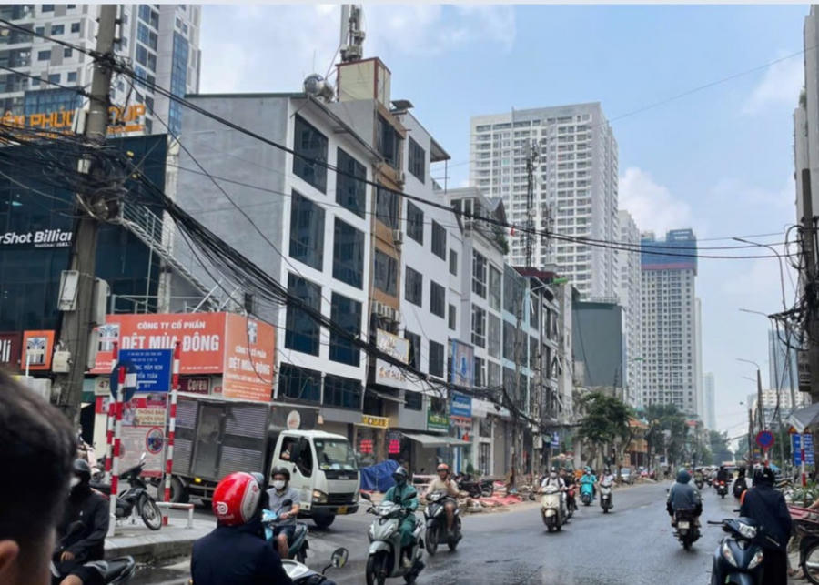 Tình trạng "nhà siêu mỏng, siêu méo" đang tồn tại tại dự án Nguyễn Tuân cho thấy sự thiếu nhất quán trong quá trình xử lý hậu giải phóng mặt bằng.