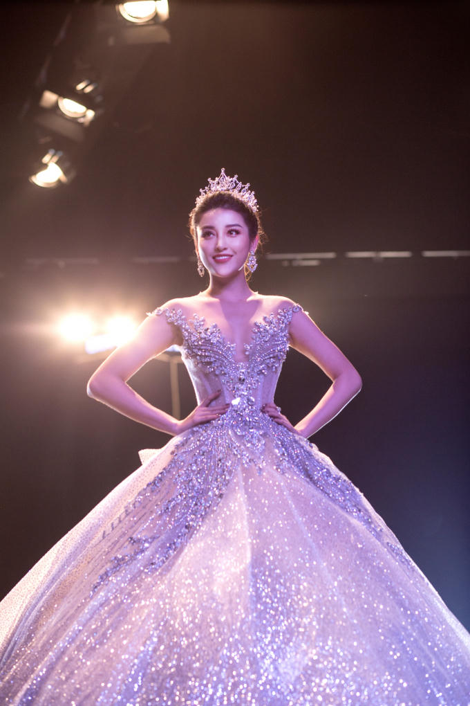 Kết thúc BST của JoliPoli là Á Hậu Huyền My - Miss Grand VietNam 2017.