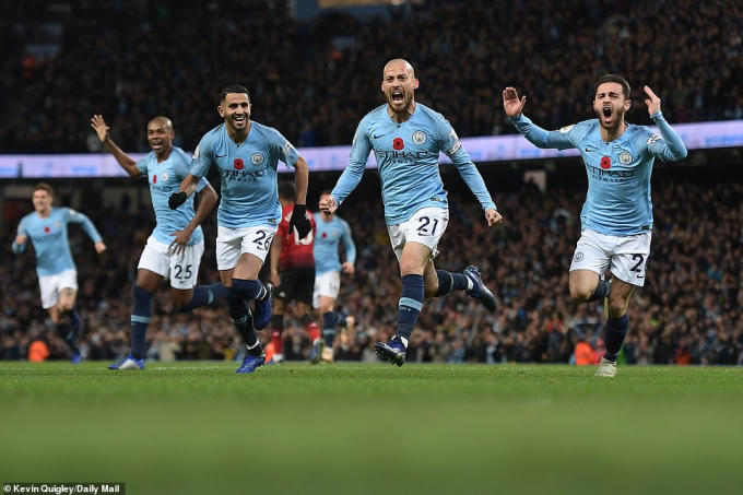Man City đã đánh bạo M.U với tỉ số 3-1. (Ảnh: Daily Mail)