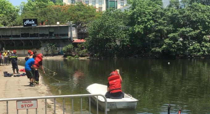 Lực lượng chức năng đang nỗ lực tìm kiếm thi thể người đàn ông.