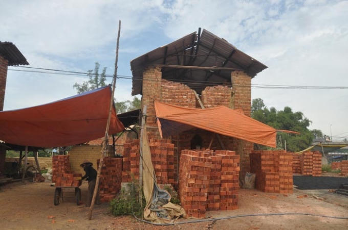 Xúc phải bom bi phát nổ, khiến 1 người tử vong, 1 người bị thương nặng (Ảnh: Minh họa)
