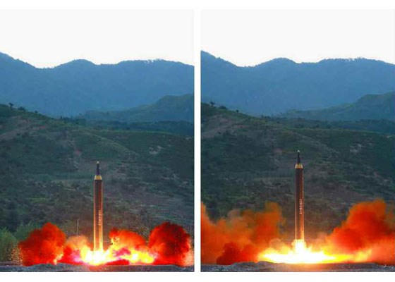Tên lửa Hwasong-12 rời bệ phóng hôm 14/5.