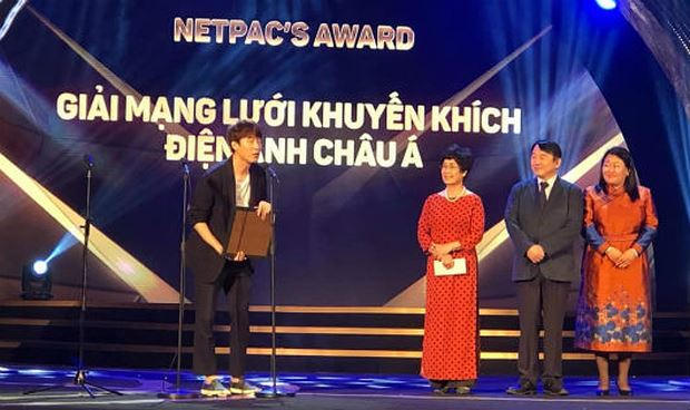 Nhà biên kịch Nguyễn Thị Hồng Ngát trao giải Mạng lưới khuyến khích Điện ảnh châu Á tại Lễ bế mạc và trao giải Haniff 2018 đã diễn ra tối 31/10.