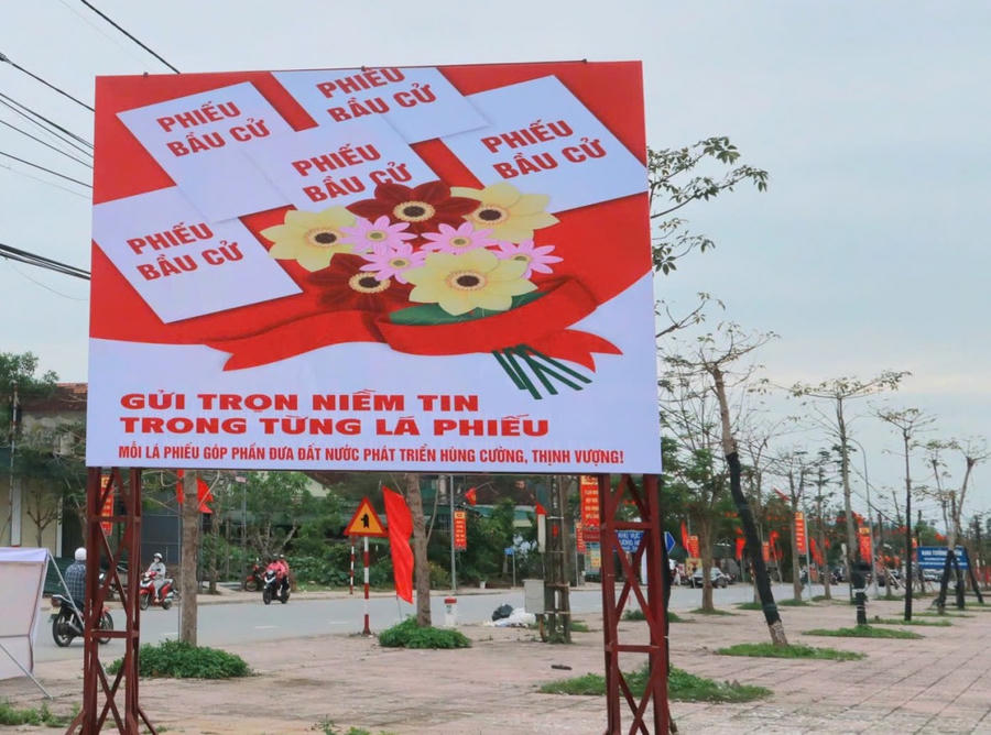 Khi mỗi người dân ý thức đầy đủ về quyền và nghĩa vụ của mình, tích cực tham gia bầu cử với tinh thần trách nhiệm cao, ngày bầu cử thực sự sẽ trở thành ngày hội của khối đại đoàn kết toàn dân tộc. (Ảnh: Quốc Huy)