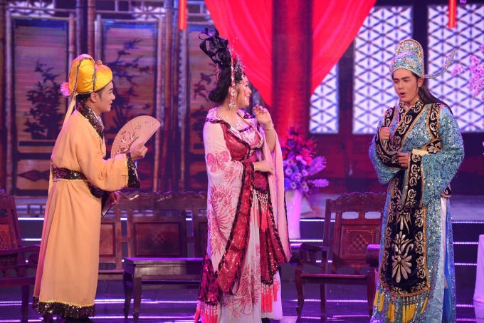 Thi đấu vật tay, Hồng Vân khiến 2 đấng nam nhi