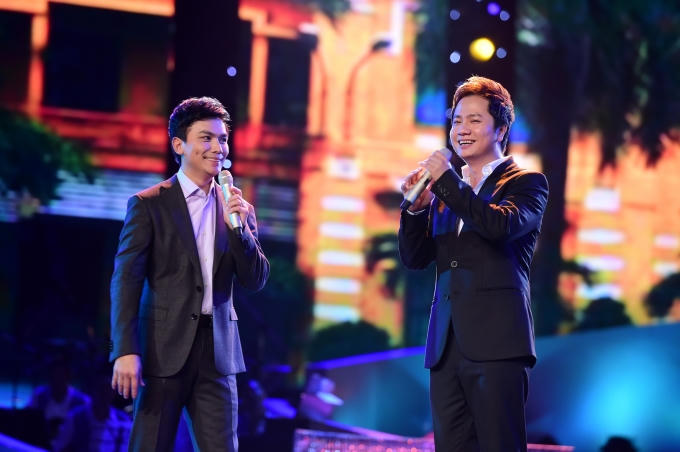 Mạnh Quỳnh song ca cùng Duy Trường.