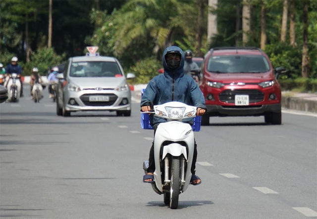 Đợt nắng nóng ở Bắc Bộ và Trung Bộ còn có khả năng kéo dài đến đầu tháng 7.