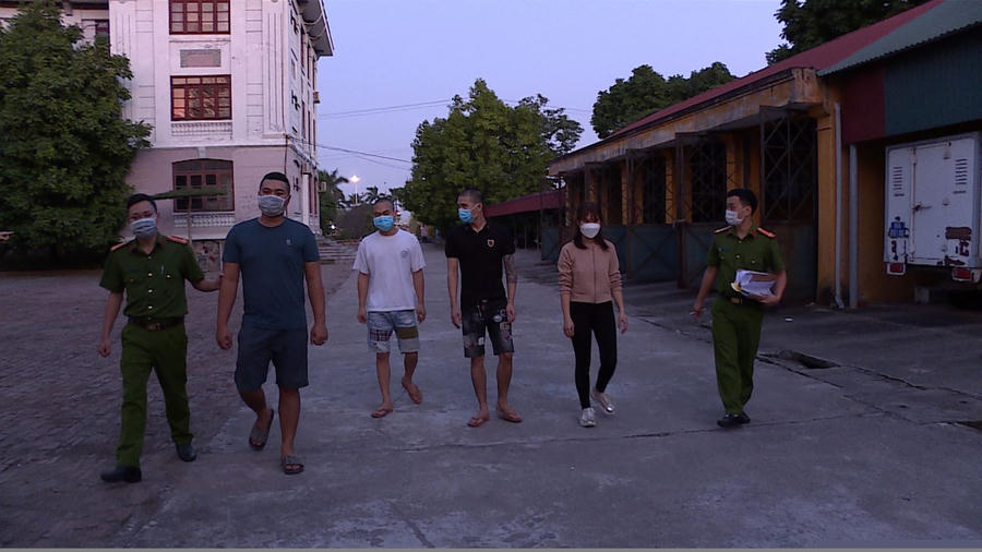 Các đối tượng liên quan bị Cơ quan công an triệu tập đến làm việc