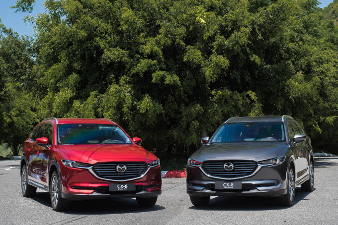 Mazda CX-8 được cải tiến khoang động cơ gọn hơn để sử dụng động cơ Skyactiv 2.5L, và hệ thống treo thế hệ 6.5 mới nhất.