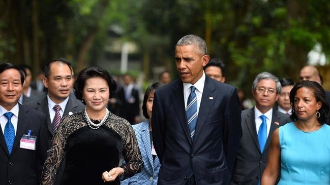 Tường thuật ngày làm việc đầu tiên của Obama tại Hà Nội