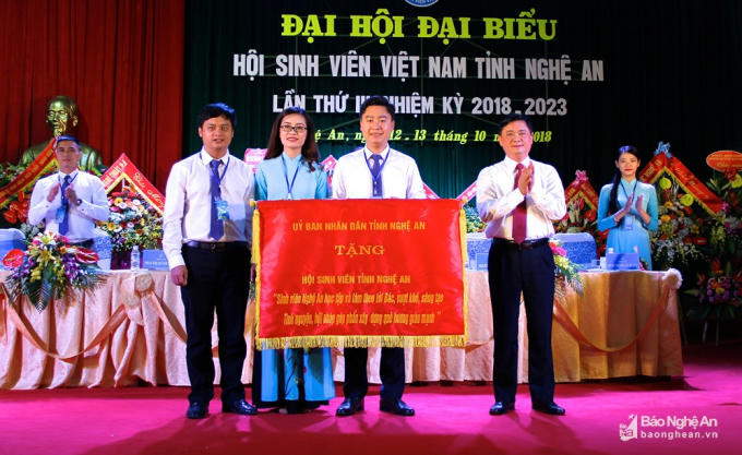 Chủ tịch UBND tỉnh Thái Thanh Quý đề nghị Hội Sinh viên tỉnh tiếp tục phát huy truyền thống, đạt nhiều thành tựu trong nhiệm kỳ mới. Ảnh: Mỹ Nga