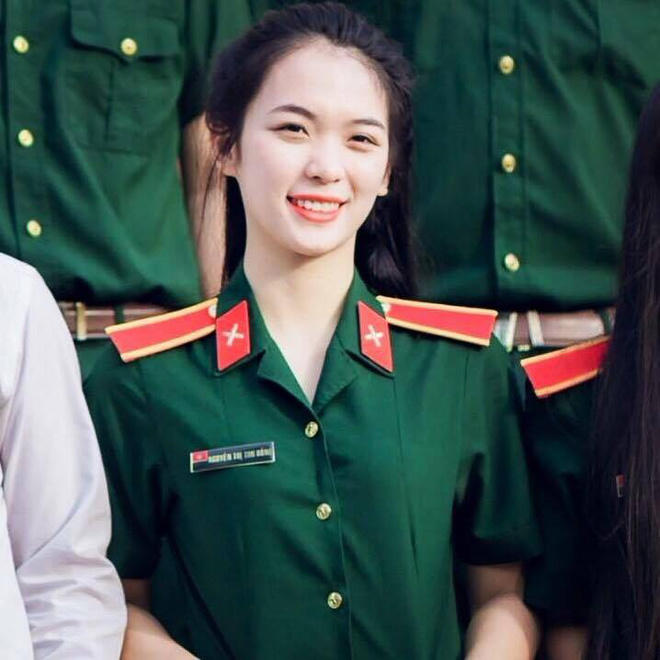 C&ocirc; gi&aacute;o xinh đẹp dạy m&ocirc;n Quốc Ph&ograve;ng - An Ninh khiến HS ầm ầm muốn học lại
