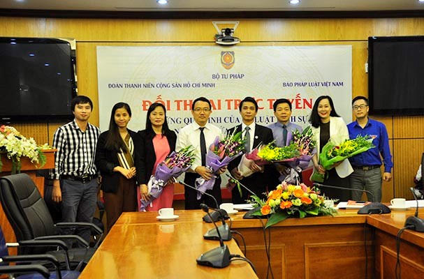 Các khách mời cửa Chương trình: LS. Trần Xuân Thành, Ts. Hồ Quang Huy, Ts. Trần Văn Dũng.