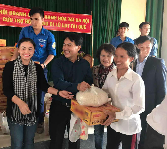 1.200 suất quà đã đến được với bà con vùng lũ tại Thanh Hóa.