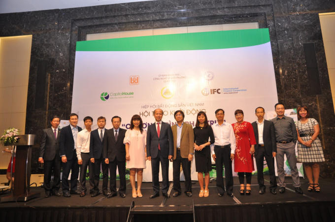 Tại Hội thảo có 07 doanh nghiệp BĐS tiên phong ký kết tham gia chương trình phát triển công trình xanh tại Việt Nam.