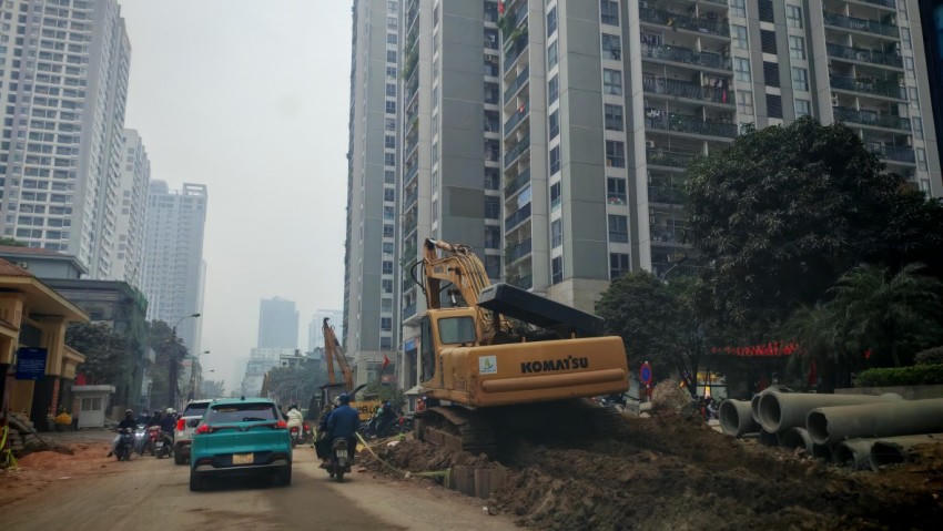 Diện tích cho các xe lưu thông rất nhỏ và cận Tết nguyên đán chính vì vậy cung đường này thường xuyên xảy ra ách tắc giao thông.