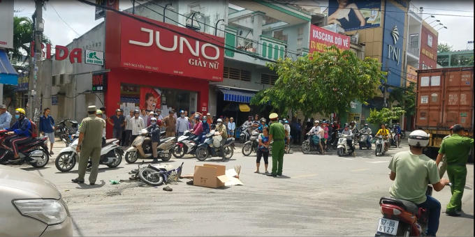 Người nhà nạn nhân gào khóc tại hiện trường.