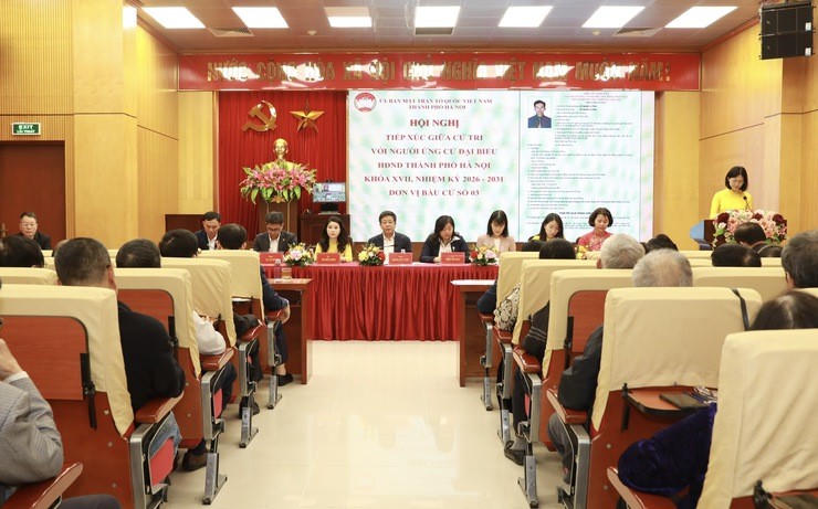 Các ứng cử viên đại biểu HĐND Thành phố khóa XVII, nhiệm kỳ 2026-2031 tiếp xúc cử tri tại đơn vị bầu cử số 03.
