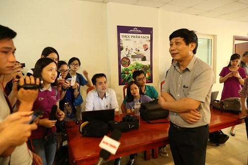 Ông Nguyễn Ngọc Văn – Trưởng phòng Công tác báo chí (Bộ TN&MT) đã công bố: “Bộ TN&MT sẽ không tổ chức họp báo vào ngày hôm nay. Ảnh: Trần Ngọc Kha.