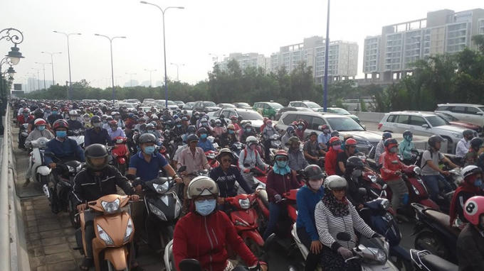 Các phương tiện tham gia giao thông kẹt cứng. (Ảnh: HT)