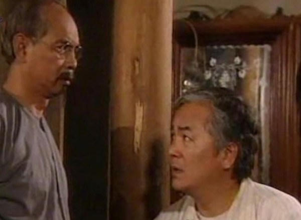 Trước đó, nghệ sỹ Duy Thanh từng gây ấn tượng mạnh với khán giả qua nhiều vai diễn khác như vai ông Thủ (bên phải) trong bộ phim “Đất và người.” (Ảnh: ĐLP)