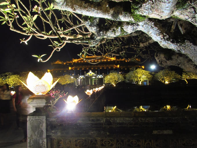 Những ánh đèn lung linh.