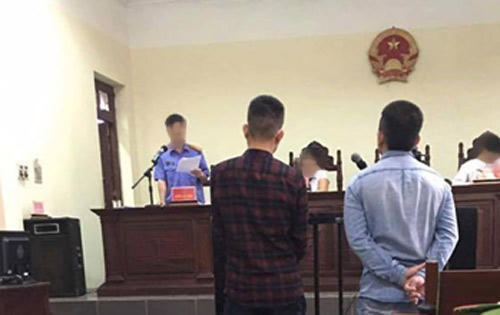 Dương Minh Tuyền và Nguyễn Mạnh Hùng trước vành móng ngựa. (Ảnh: Beat)