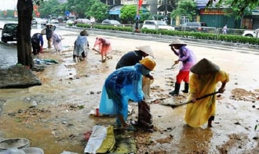 Lũ rút đến đâu, vệ sinh đến đó để phòng tránh bệnh truyền nhiễm.