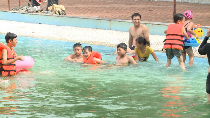 Hình ảnh của Hồ tạo sóng Khoang Xanh.