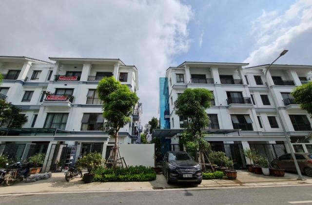 Vi phạm xây dựng tại KĐT Gamuda Gardens: Yêu cầu tháo dỡ thang máy ngoài thiết kế